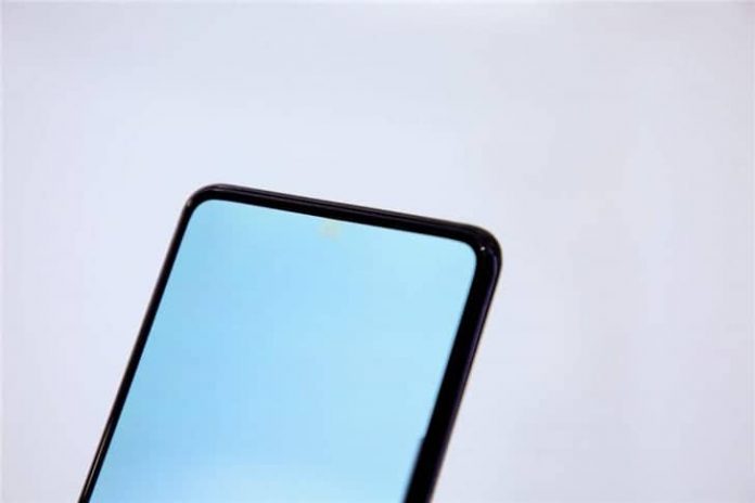 Samsung-réfléchit-à-une-caméra-sous-lécran-pour-son-S21