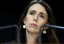 Après avoir menacé de tuer Jacinda Ardern et d’attaquer une mosquée, un terroriste de droite australien est en prison